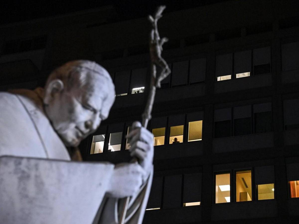 Salud del papa Francisco mantiene en constante oración  al pueblo católico