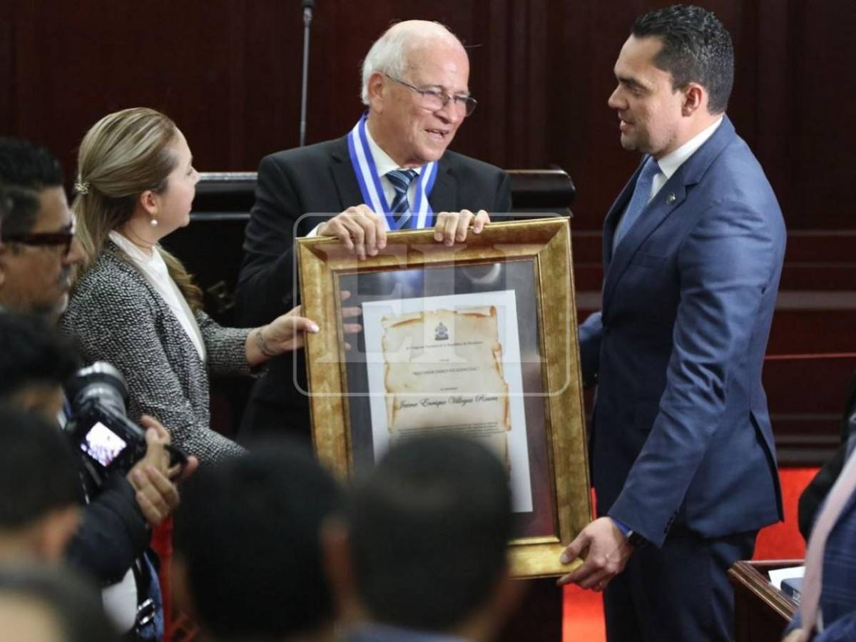 Congreso Nacional condecora a los mundialistas de España 82 con Gran Cruz con Placa de Plata