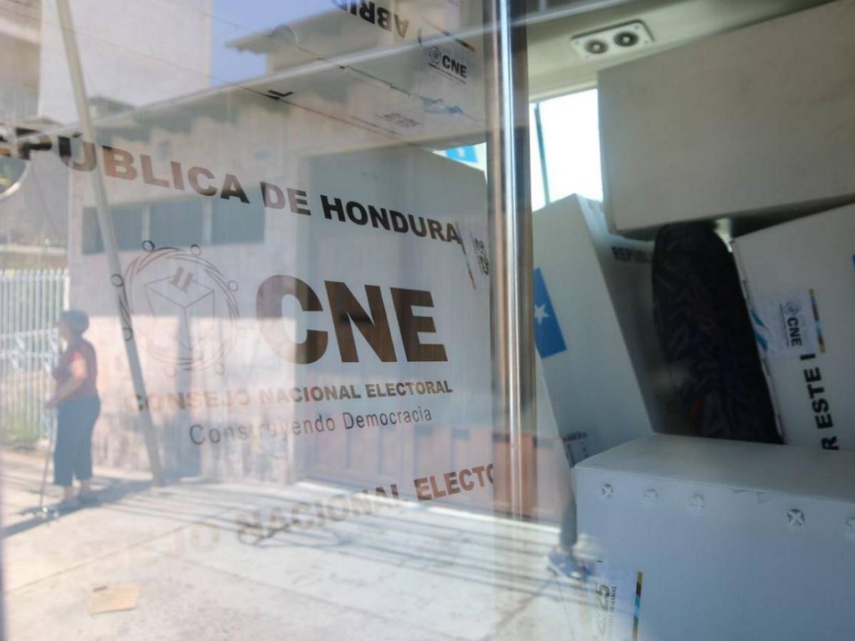 Con cinco horas de retraso, apenas inicia traslado de material electoral en algunos sectores