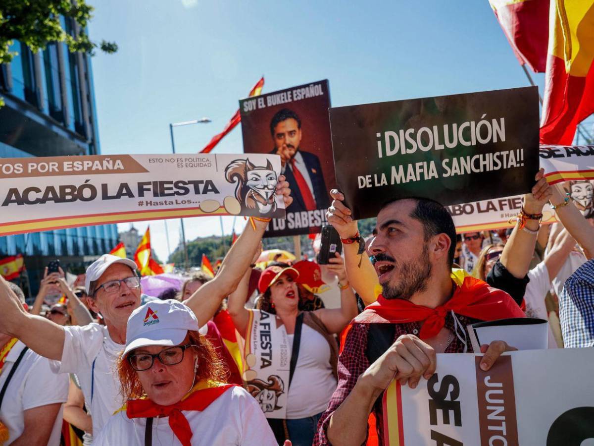 No es un gobierno, es una mafia: Manifestantes piden la dimisión del presidente Pedro Sánchez