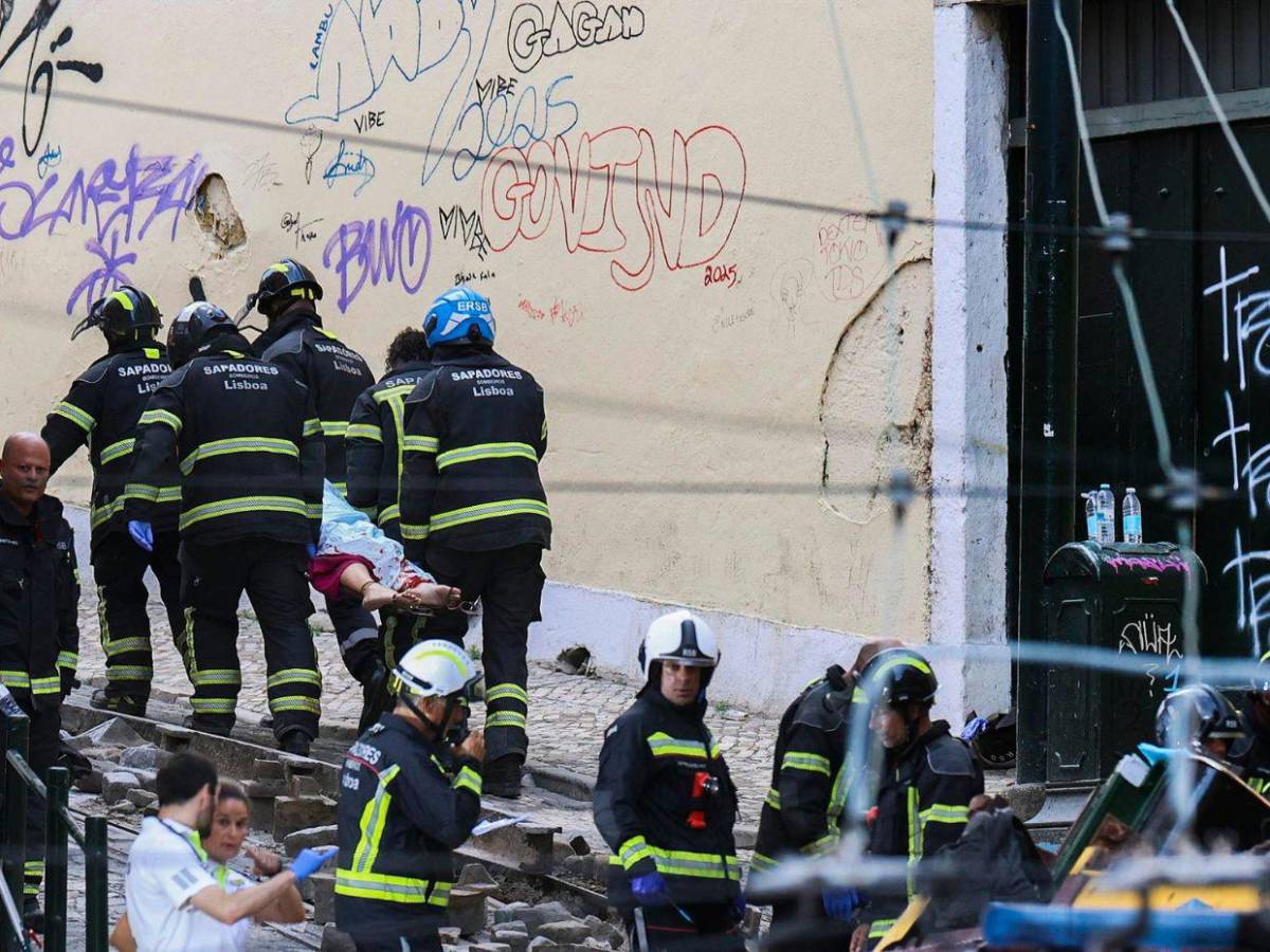 Mueren 16 personas tras fatal accidente de un ferrocarril en Portugal