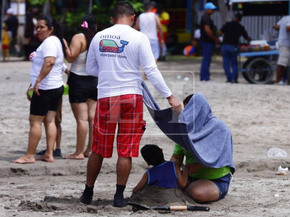 Playas de Omoa se llenan de turistas en plena Semana Santa 2026
