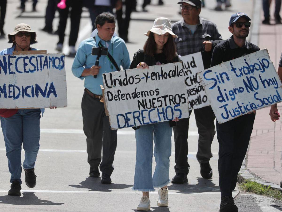 No-boa, Fuera, mentiroso: Ecuador marchan contra la precarización laboral de Daniel Noboa