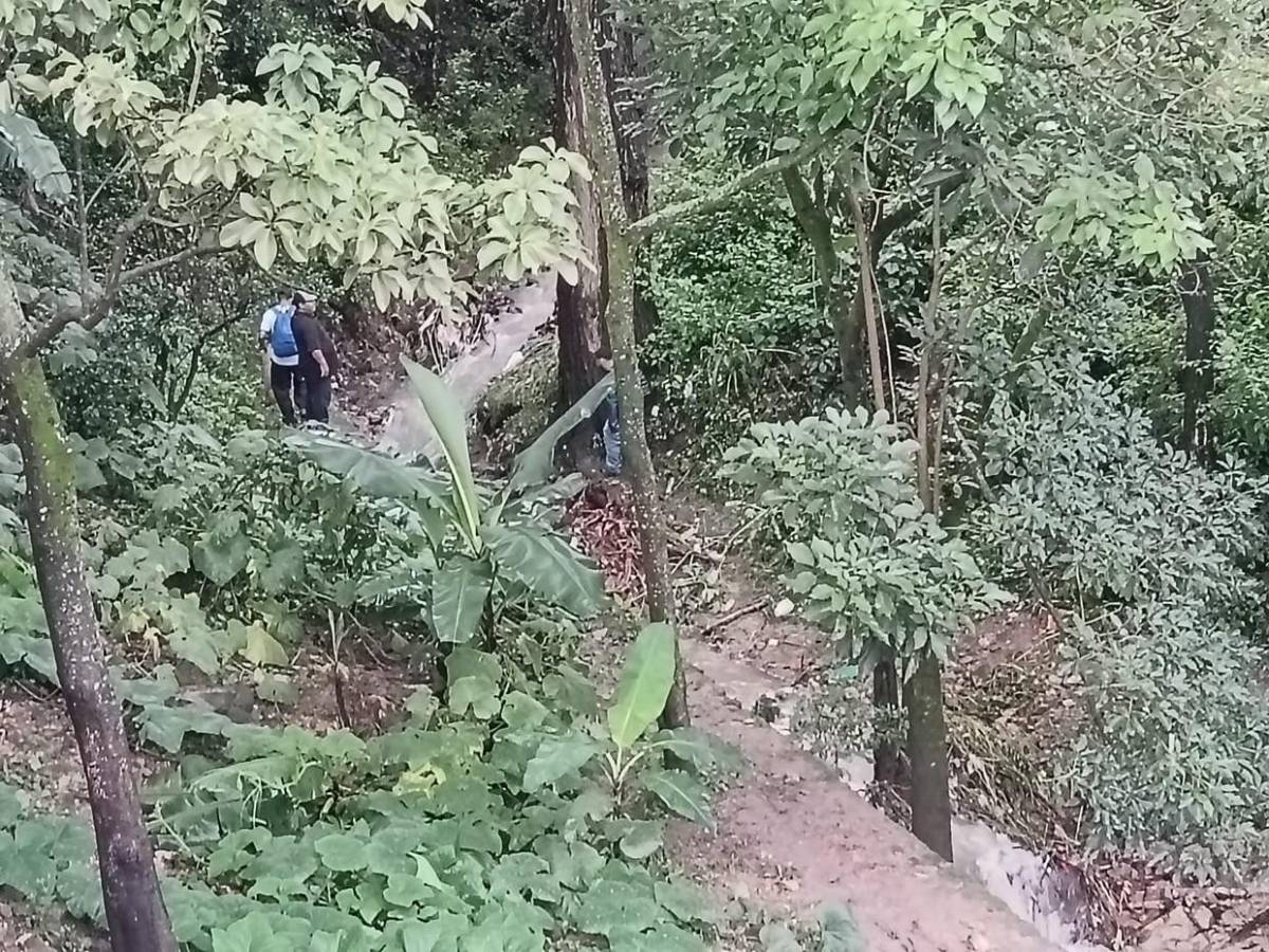 Se llevó toda la calle: así es el enorme socavón que mantiene sin paso a la Reynel Fúnez