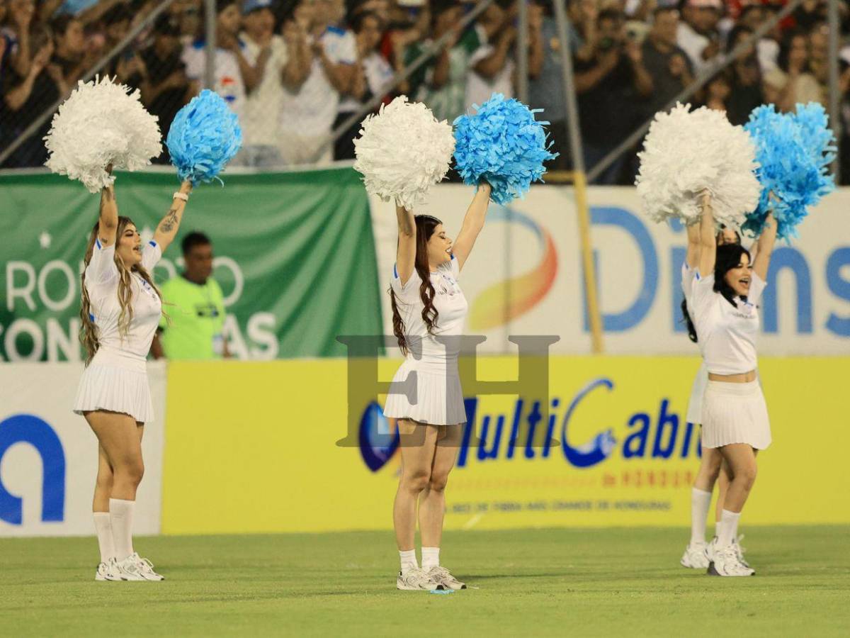 Hermosas y coordinadas:  así lucieron las pomponeras de la Selección de Tiktokers de Honduras