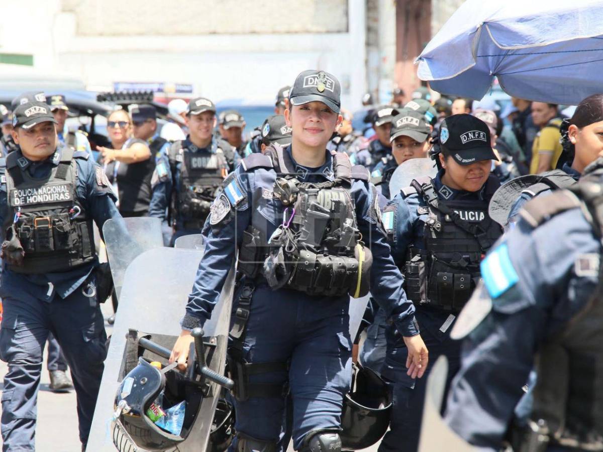 Largas filas, fuertes medidas de seguridad y mucha pasión a horas de la final del Clausura 2026
