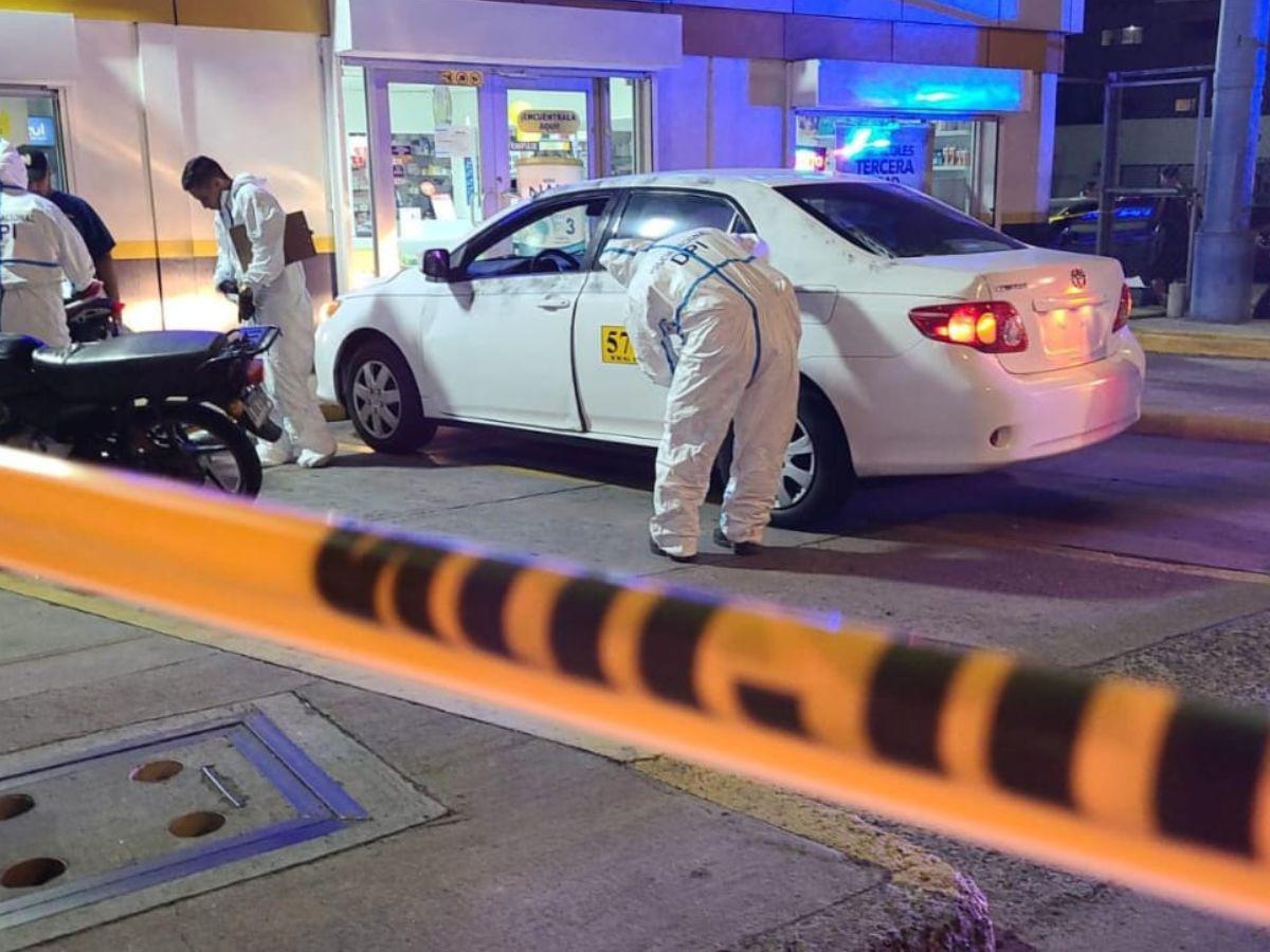 Guardia y asaltante mueren en enfrentamiento dentro de farmacia