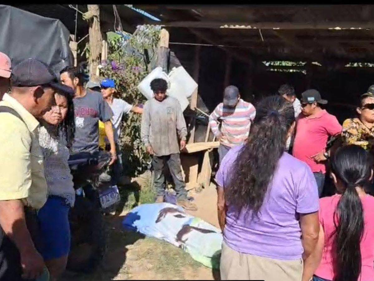 Un derrumbe lo soterró mientras trabajaba: Merlín Vásquez murió y dos primos lograron sobrevivir