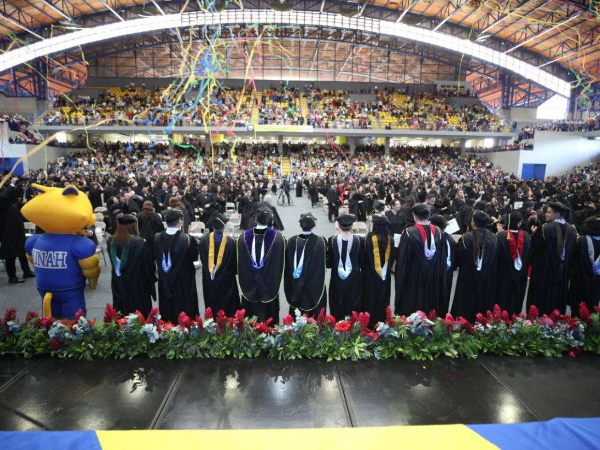 La UNAH celebra graduaciones de nuevos profesionales para Honduras