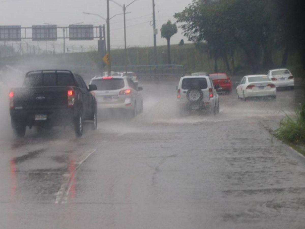 “Limpiar techos y resguardarse”: Las recomendaciones de Copeco ante temporada de lluvias