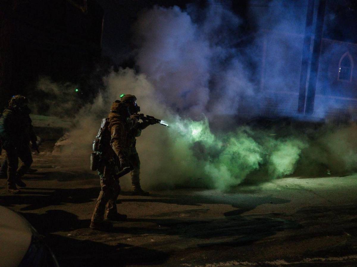 ¿Qué es la Ley de Insurrección que Trump quiere imponer en Minneapolis por ataques a ICE?