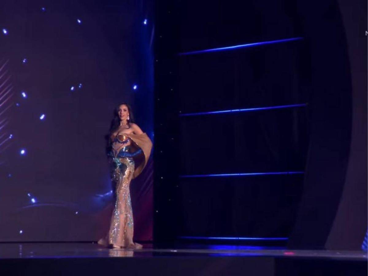 El elegante look de Alejandra Fuentes en la preliminar de Miss Universo 2025