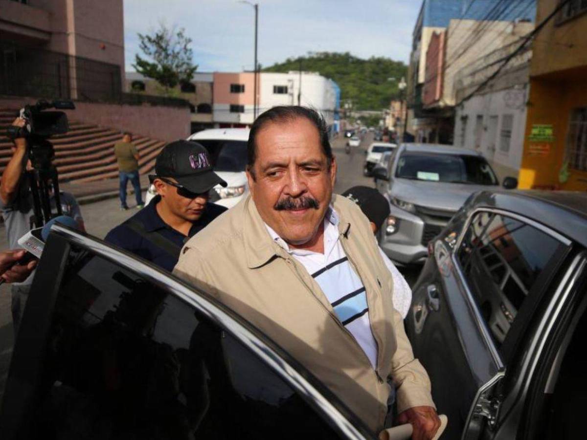 Está por perder su voz: estado de salud de Carlos Zelaya tras detectarle cáncer