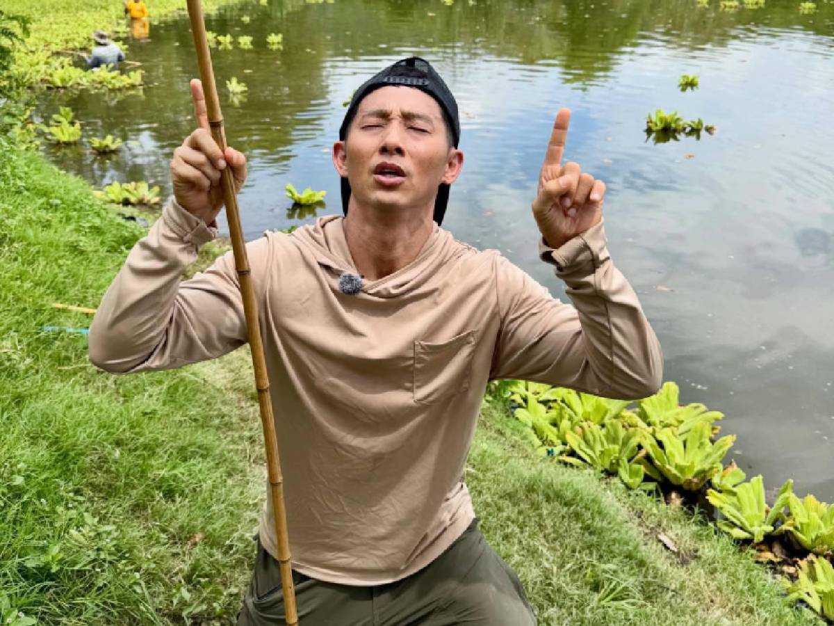 Carlos Espina sorprende a Shin Fujiyama con impresionante regalo: Lo que le dio en pleno Mundial