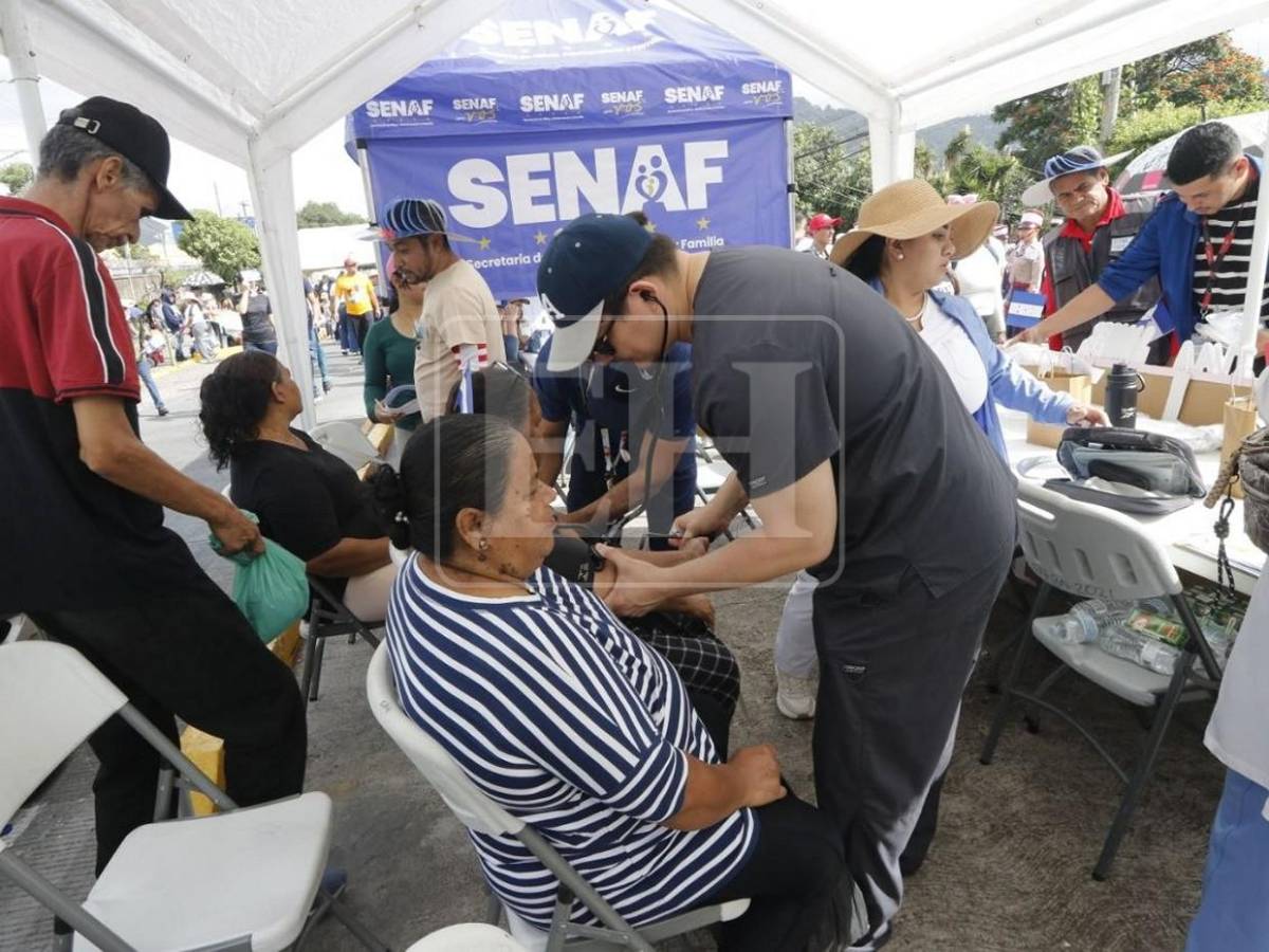 Anillos de seguridad dentro y fuera del estadio resguardan desfiles patrios