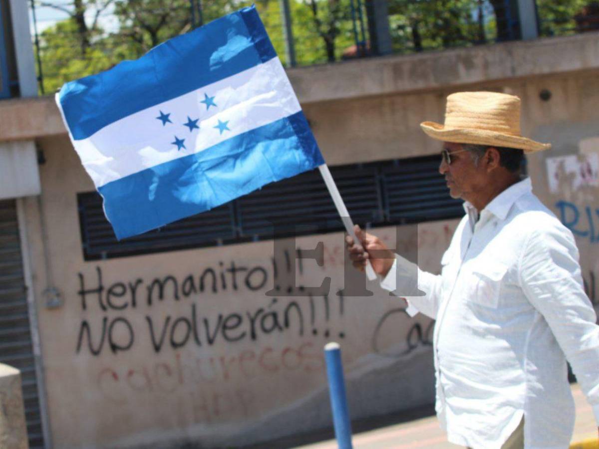 Multitud llena de fe: Las mejores imágenes de la caminata de las iglesias