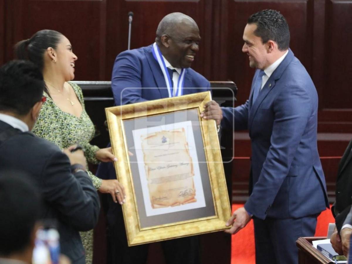 Congreso Nacional condecora a los mundialistas de España 82 con Gran Cruz con Placa de Plata