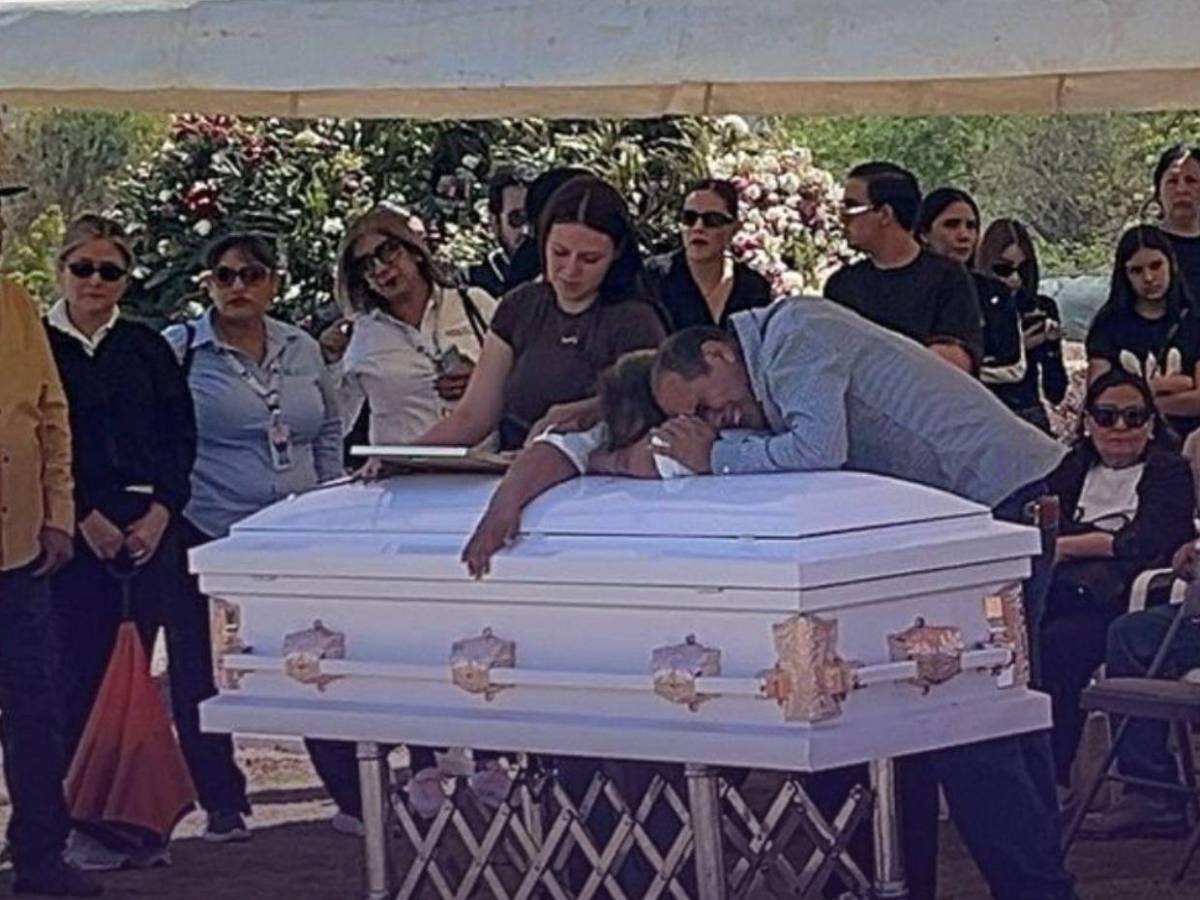Dan último adiós a Vivian Karely Aispuro, joven hallada muerta en Culiacán Dan último adiós a Vivian Karely Aispuro, joven hallada muerta en Culiacán