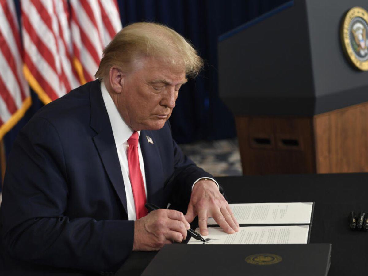 Desde la cantidad de agua en las duchas hasta el futuro de las pajillas: las medidas extravagantes de Trump