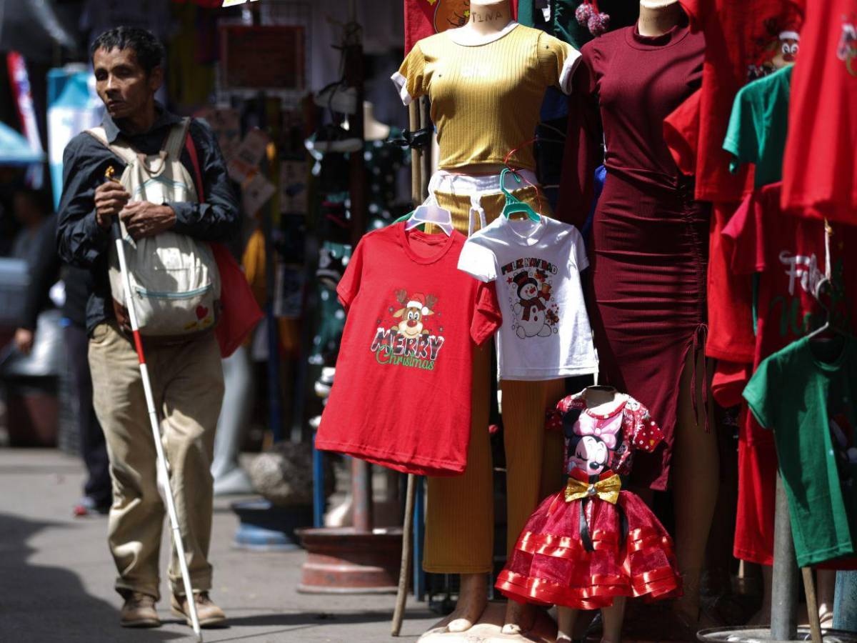 La Navidad se adelanta en los mercados capitalinos con luces y color