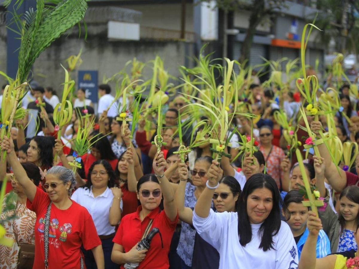 Domingo de Ramos llena de fe y tradición las calles del norte de Honduras