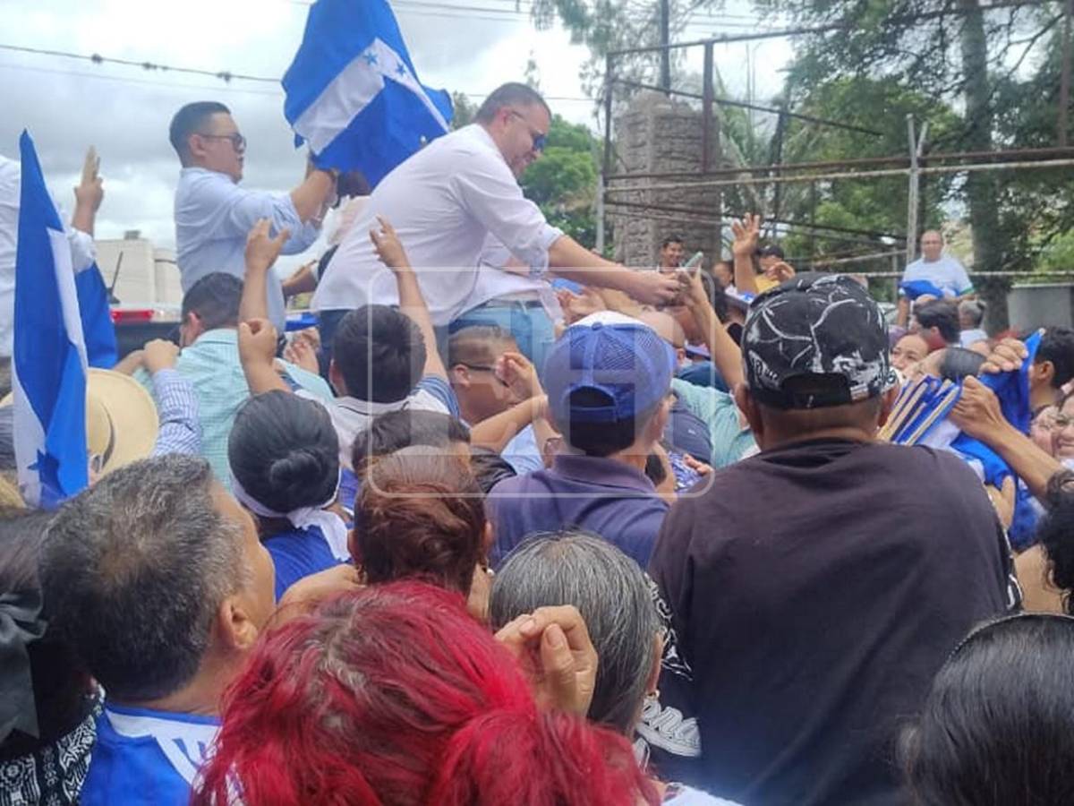 Abarrotado Toncontín por simpatizantes en recibimiento a Juan Orlando Hernández