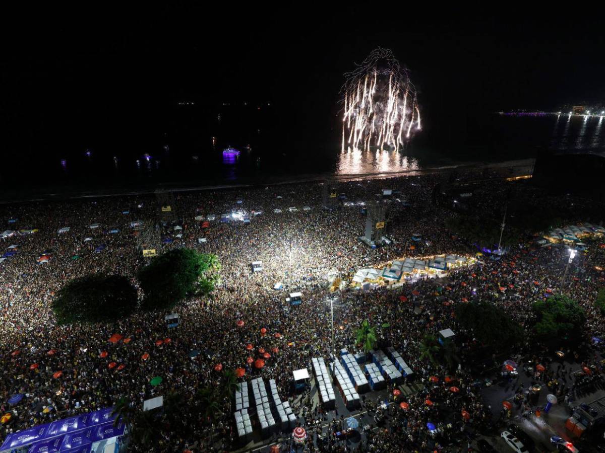 Shakira enciende Copacabana con concierto histórico ante miles de fans