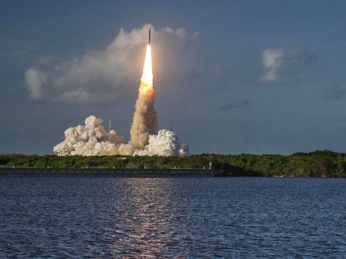 5.6 millones de personas lleva la misión Artemis II a la órbita de la Luna en una micro SD, incluidos hondureños