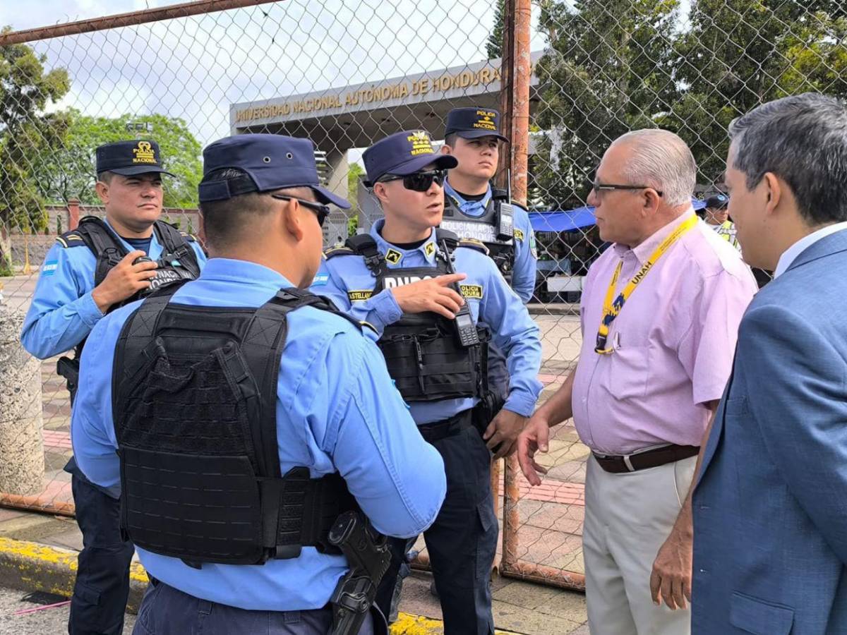 Con motorizados, patrullas y varios elementos: Policía resguarda la UNAH