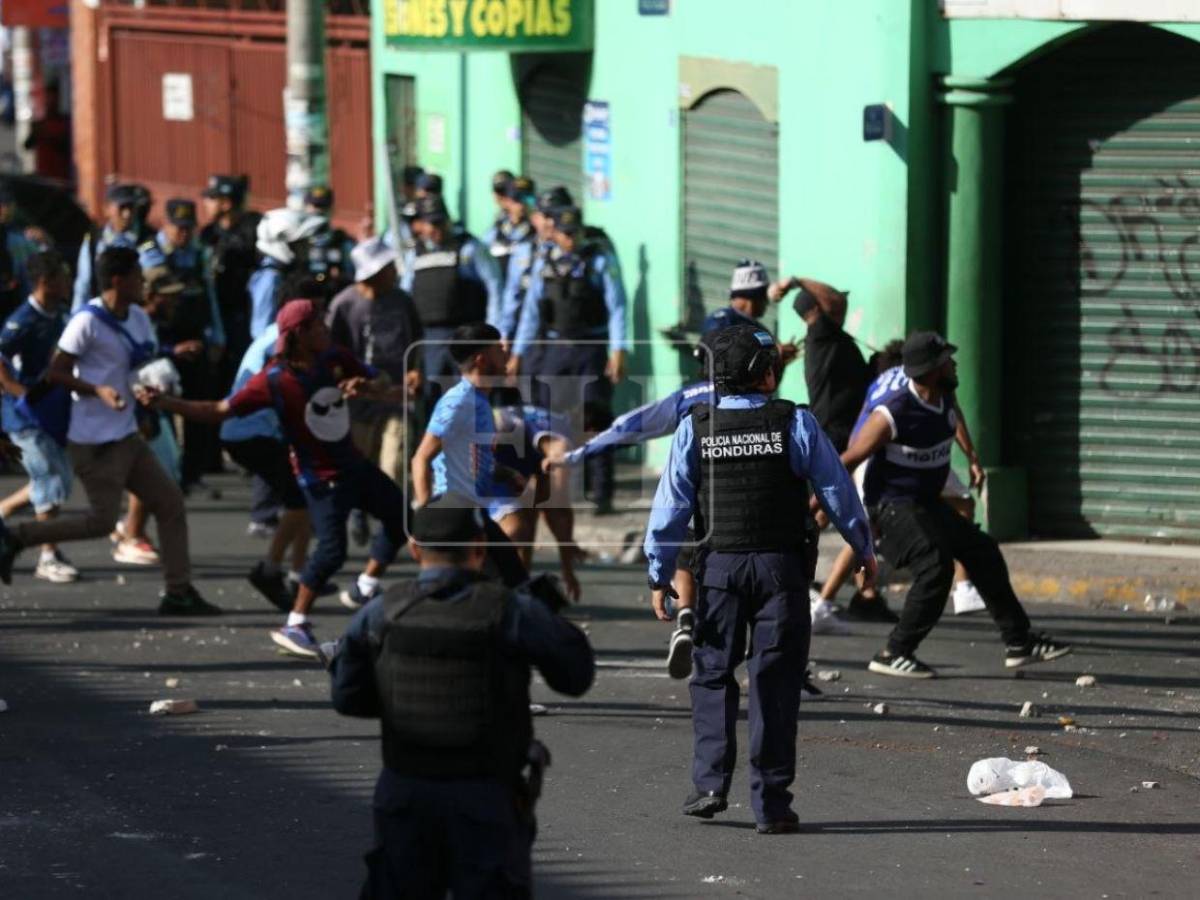 Destrozos a la propiedad privada tras lluvia de piedras y balazos antes del Motagua vs Olimpia