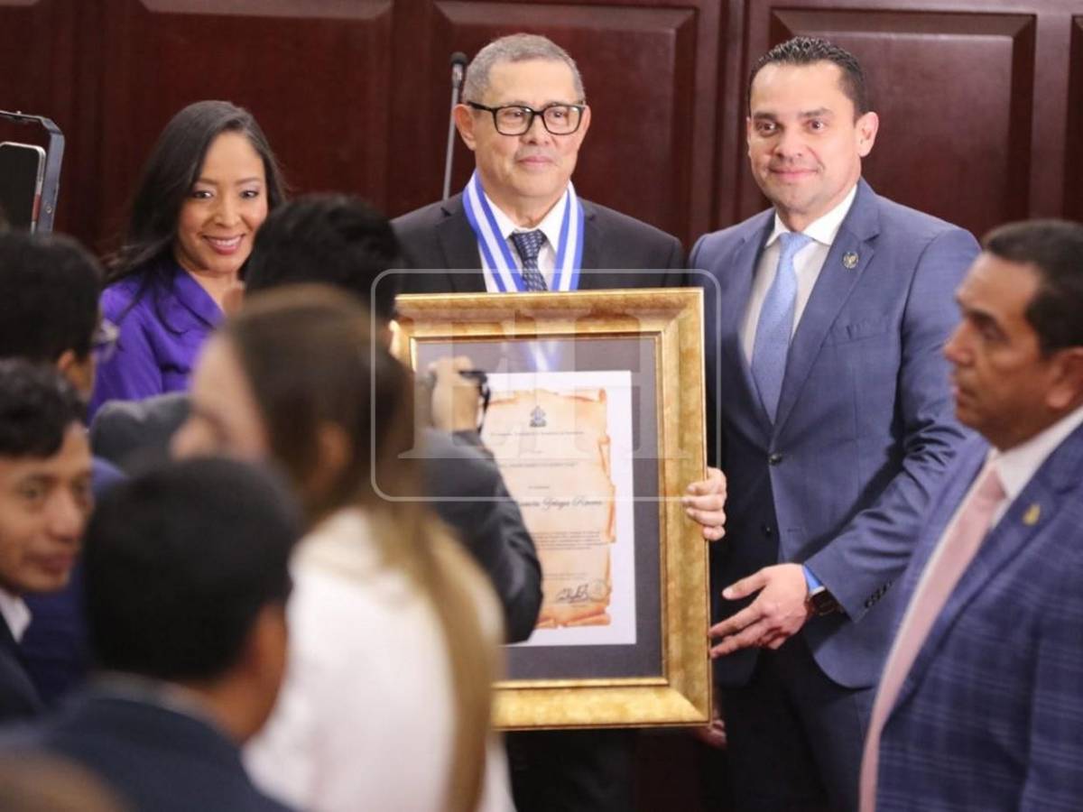 Congreso Nacional condecora a los mundialistas de España 82 con Gran Cruz con Placa de Plata