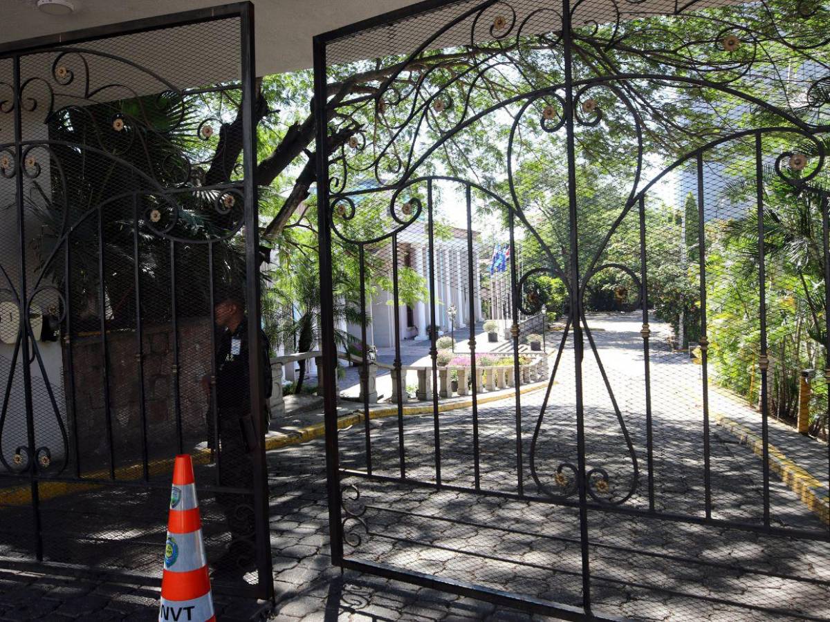 Casa Presidencial queda en calma absoluta luego del revés en las urnas