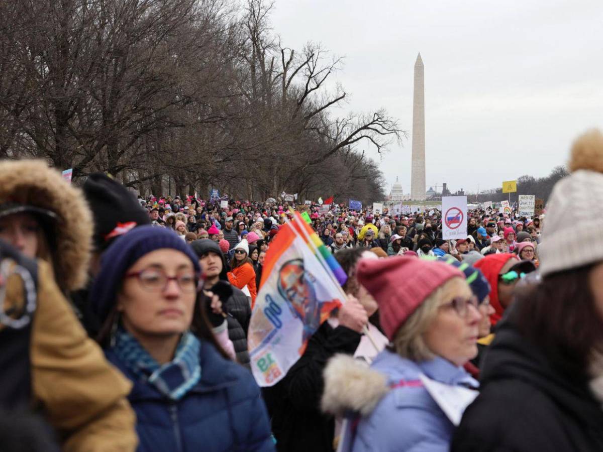 Miles marchan en Washington con un mensaje claro a Trump: los derechos de las mujeres
