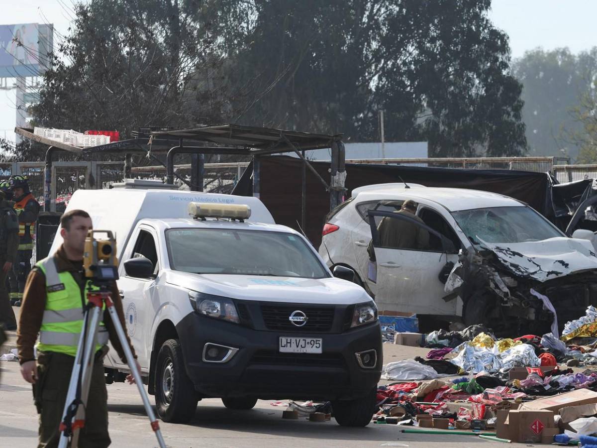 Vehículo a exceso de velocidad embiste feria en Chile y mata a seis personas