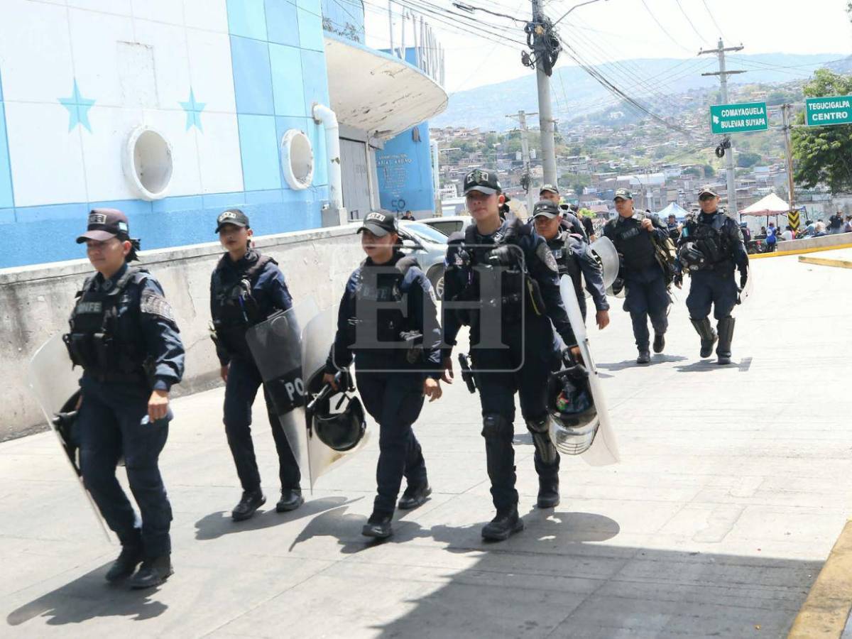 Largas filas, fuertes medidas de seguridad y mucha pasión a horas de la final del Clausura 2026