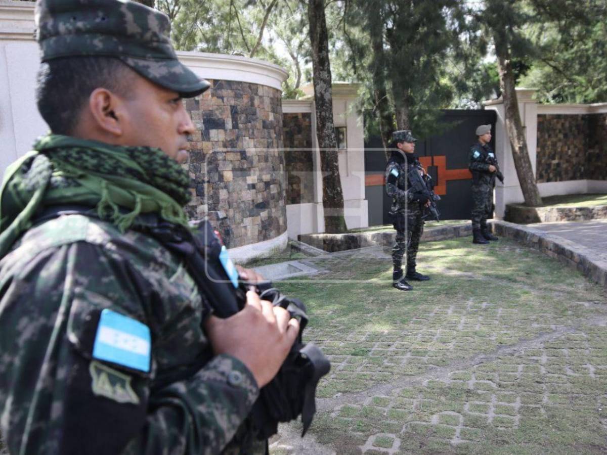 Guardia de Honor Presidencial custodia la residencia del presidente electo Nasry Asfura