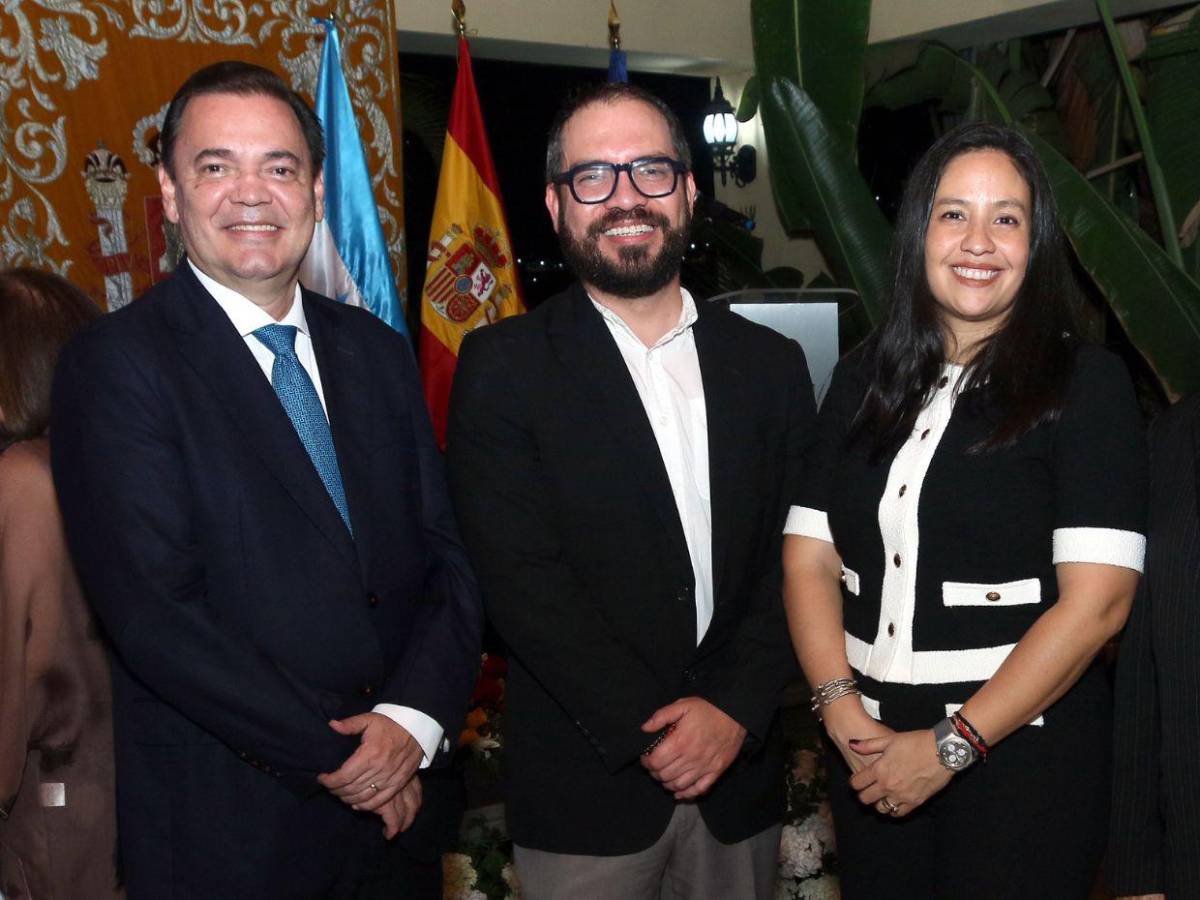 Brindan por la Fiesta Nacional de España en fina recepción en Honduras