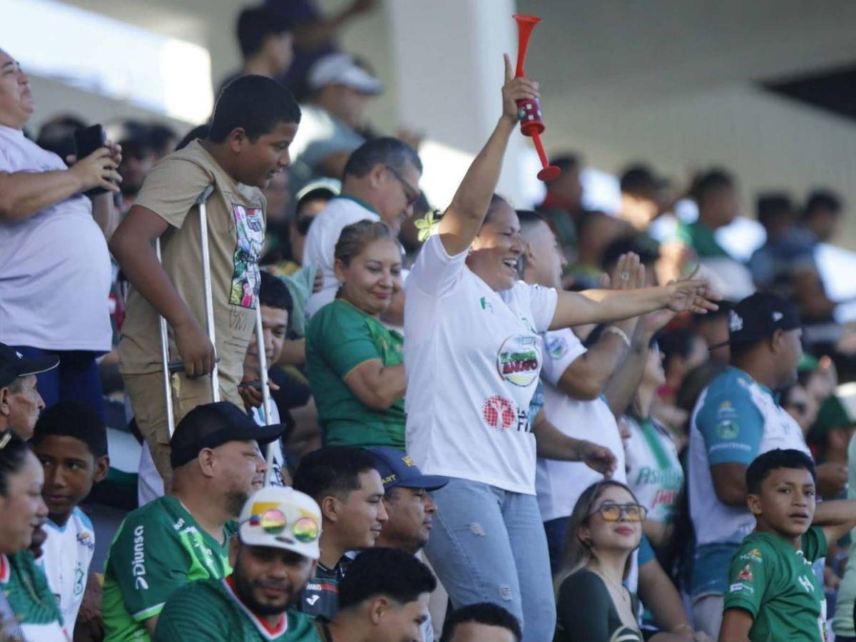 Invasión verde, el error de novato, hermosas chicas y el insólito grito en las gradas