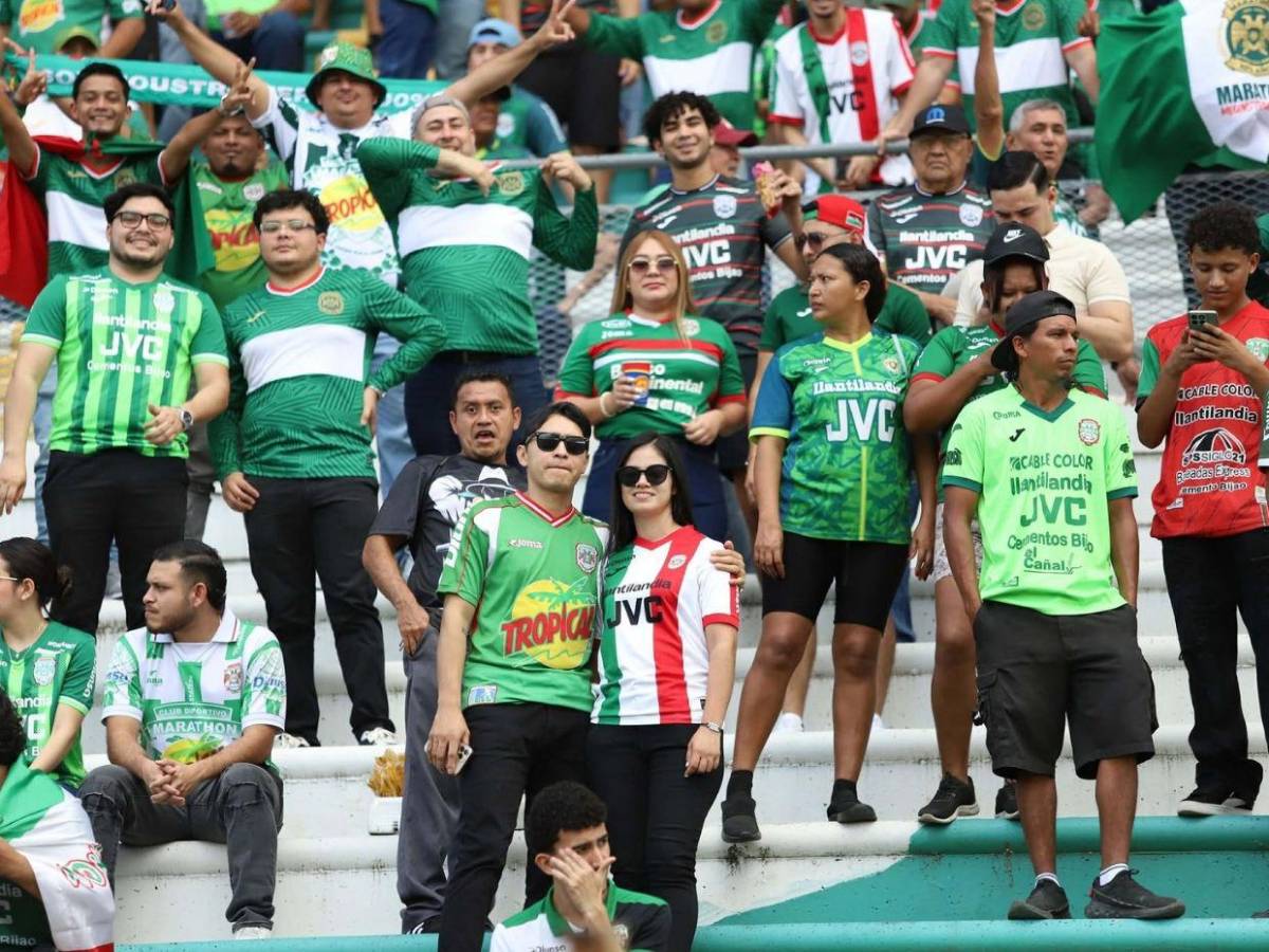 ¡Fiesta en el Olímpico! Barras ponen el color, sorpresa a Lavallén y el mejor ambiente
