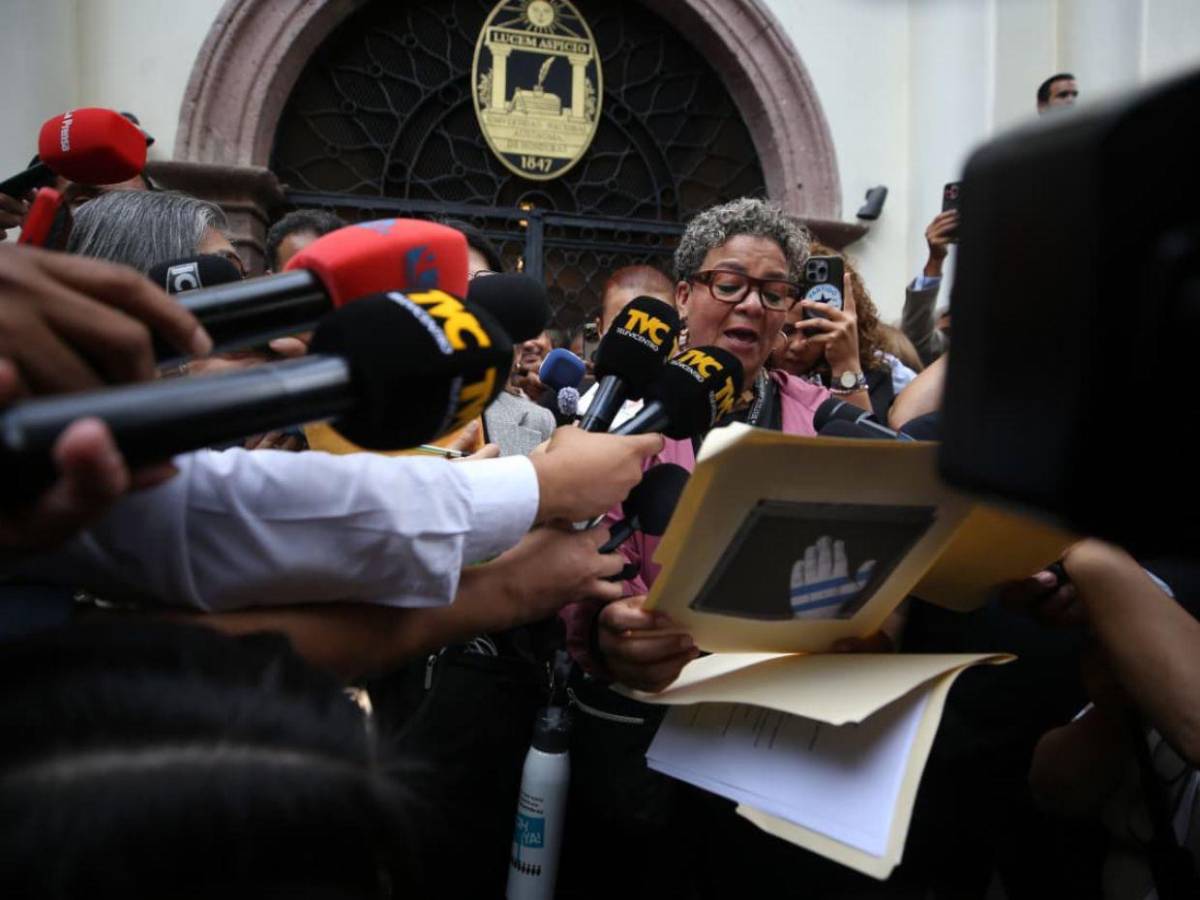 En fotos: diputados de oposición sesionaron en los bajos del Congreso