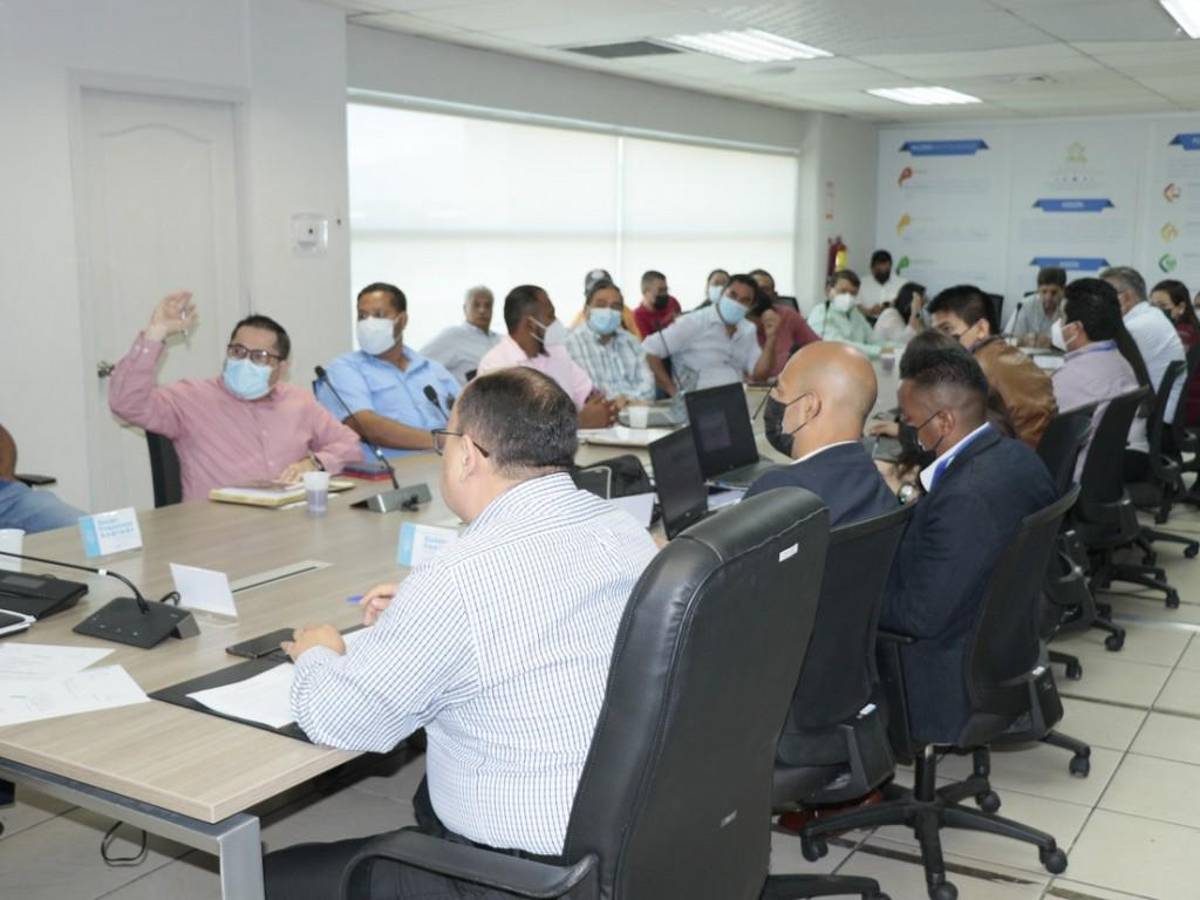 Gobierno y transporte de carga acuerdan respetar tarifa mínima por kilómetro