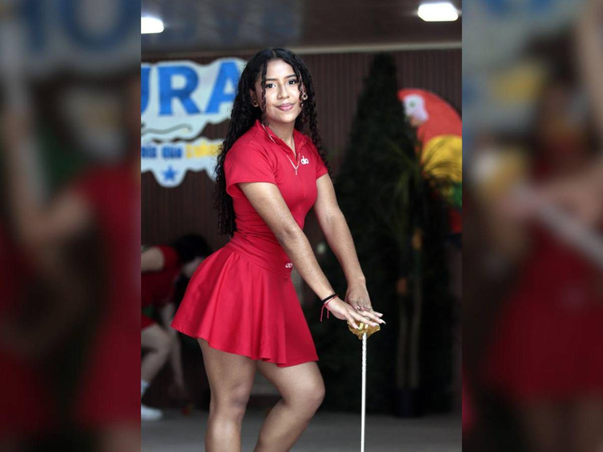 Palillonas del Instituto Monterrey se preparan para abrir con color y elegancia los desfiles patrios