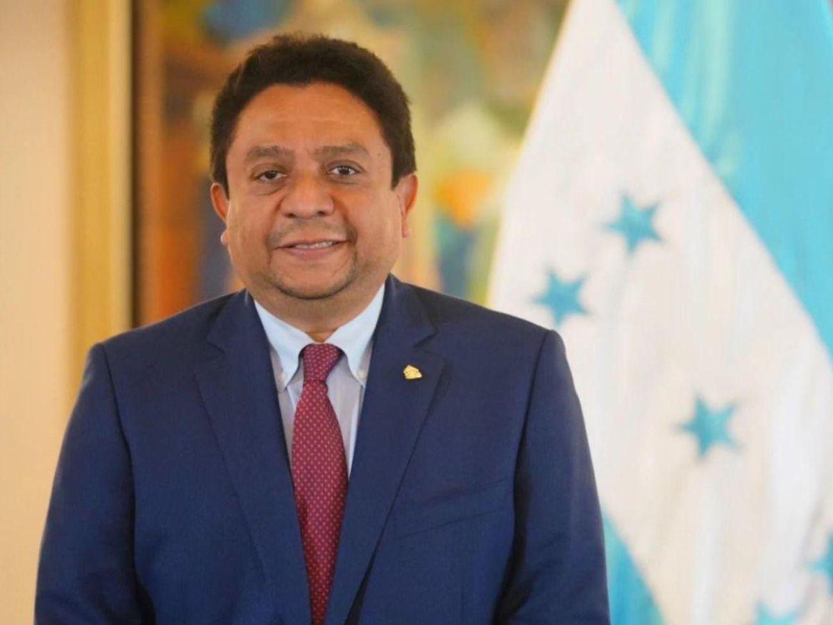 Ramón Barrios niega que comisión aprobará leyes en receso legislativo