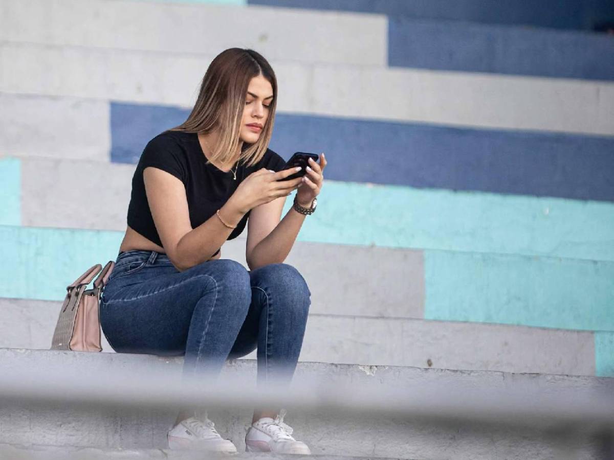 Pelirroja robó miradas: Las lindas chicas que llegaron al Morazán para el Olimpia vs Génesis PN