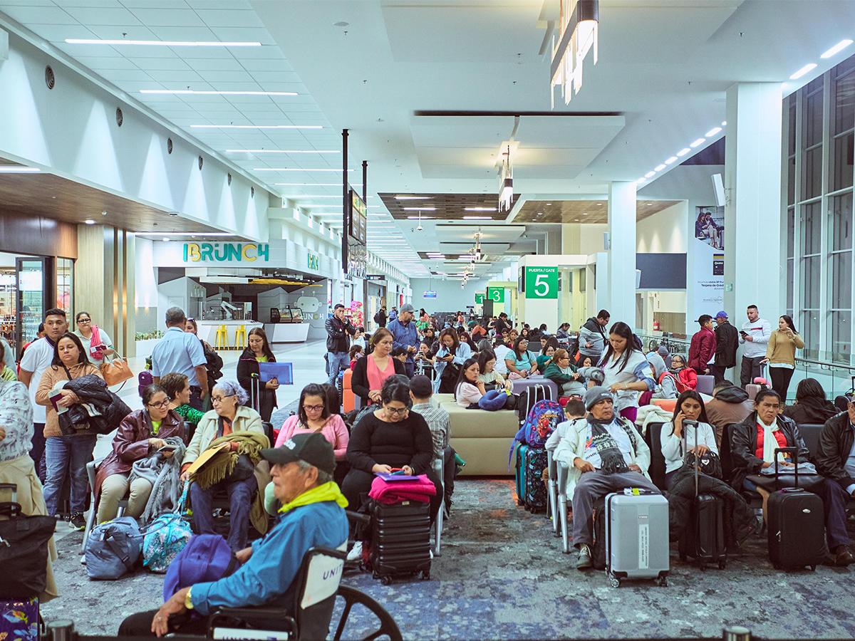 <i>El Aeropuerto Internacional de Palmerola vive un flujo intenso de pasajeros, proyectando cifras históricas superiores a los 800,000 viajeros en 2023.</i>
