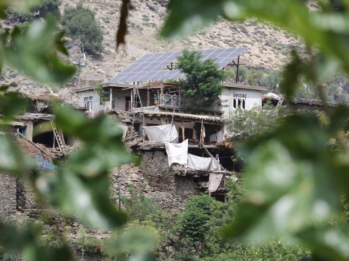 Los muertos por el terremoto de Afganistán superan los 1,400