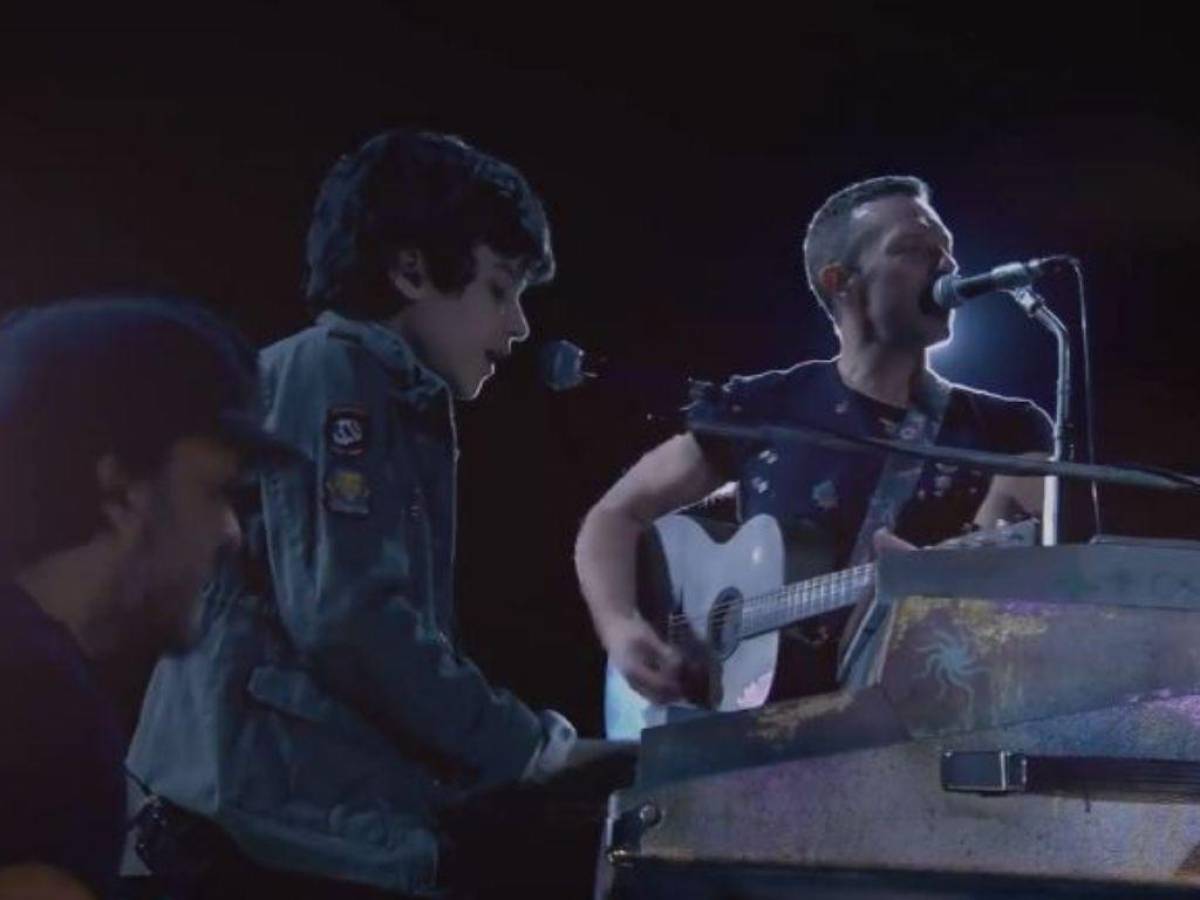 El regalo de Coldplay a Huillo, el niño autista que cantó con ellos en concierto