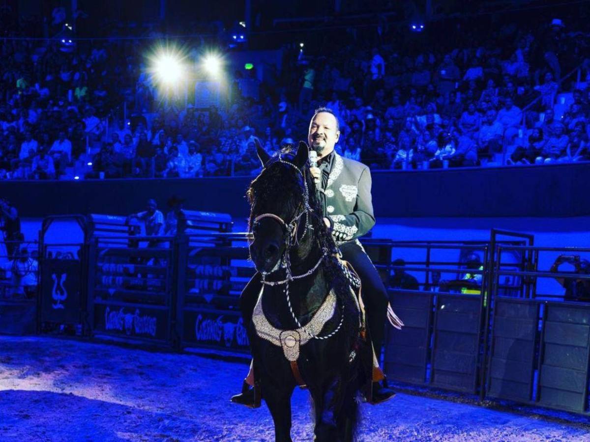 ¿De cuánto es la fortuna del cantante Pepe Aguilar?