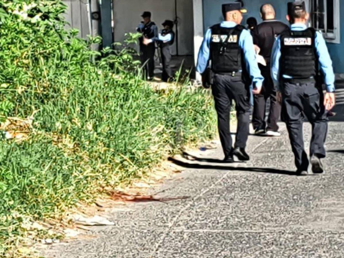Entre la maleza y con varios disparos: así hallaron a dos hombres asesinados en la colonia 14 de enero