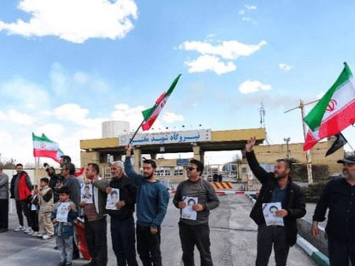 Hasta niños forman cadenas humanas ante amenaza de Trump: morirá toda una civilización